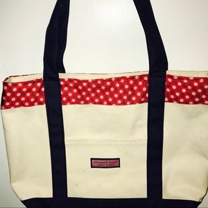 Vineyard Vines Tote with anchor design.